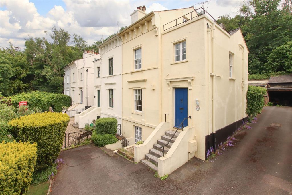 Roughdown Villas Road, Felden